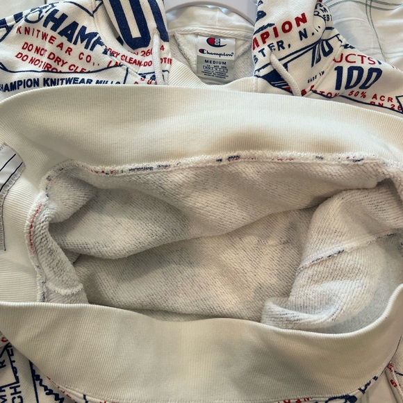 Champion Logo Hoodie Unisex - Picture 6 of 6